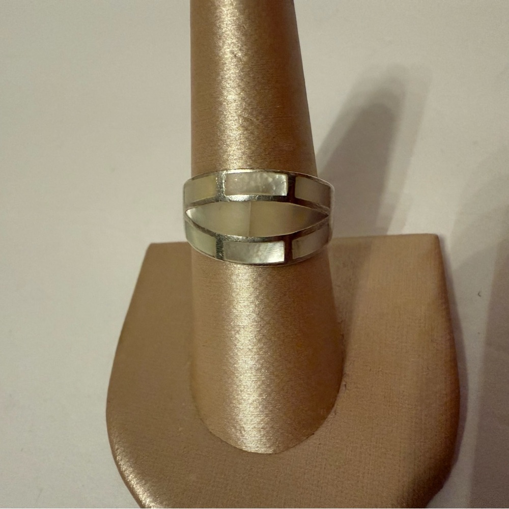 CN RING STERLING SILVER 925 MOP INLAY THAI SIZE 6 3.1g